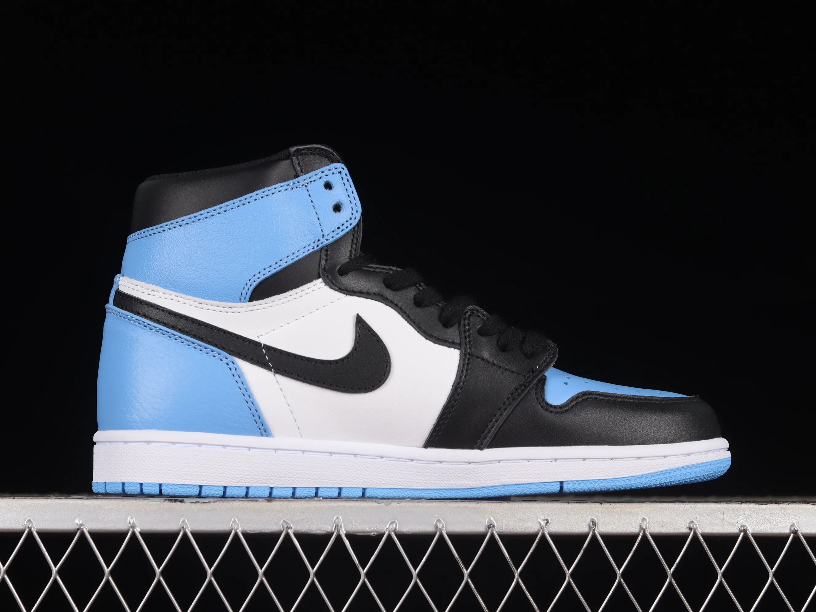 All categories Air Jordan Jordan series basketball shoes Air Jordan 1 High X version Air Jordan 1 High OG "UNC Toe" AJ1 Joe 1 black and blue toe DZ5485-400